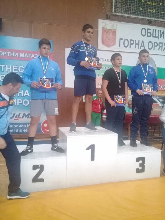 Две шампионски титли и четири медала за борците на Димитровград