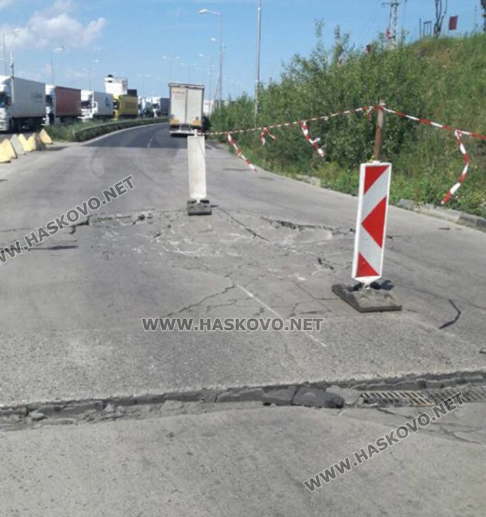 ТИР с 15 т. бонбони проби резервоар в дупка на пункта Капитан Андреево /видео/