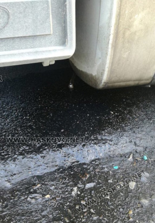 ТИР с 15 т. бонбони проби резервоар в дупка на пункта Капитан Андреево /видео/