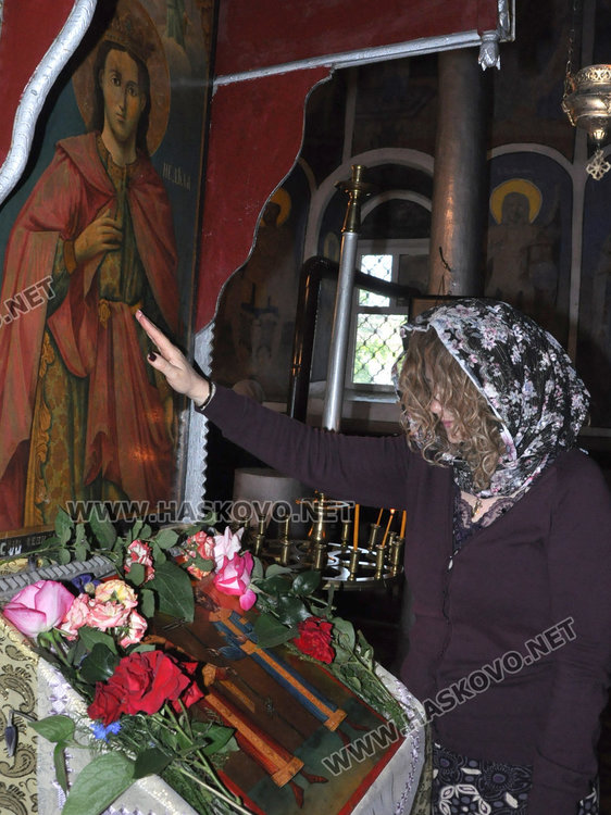 Почетоха Св. св. Константин и Елена в едноименния храм в Крепост