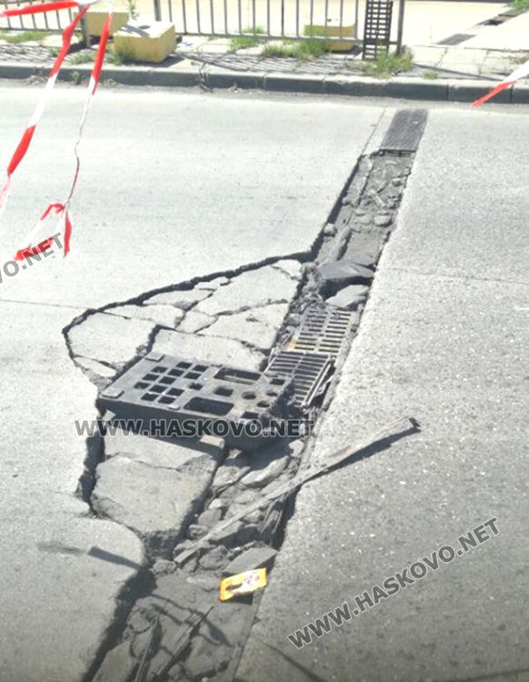 ТИР с 15 т. бонбони проби резервоар в дупка на пункта Капитан Андреево /видео/