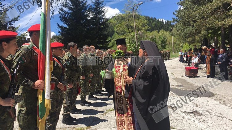 С водосвет и курбан военните от Смолян почетоха храмовия празник на параклиса, построен от тях