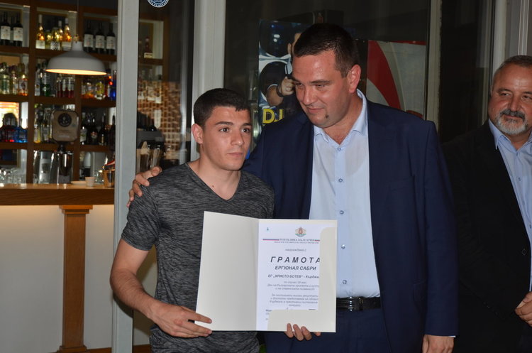 Областният управител отличи ученици и преподаватели за 24 май/списък/