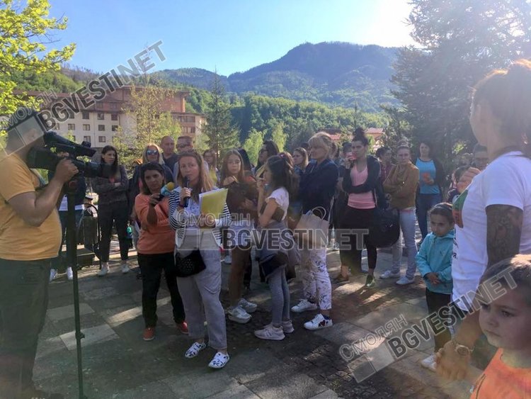 Родителите в Смолян отново се събраха на протест, призовават за активност на големия протест на 2 юни