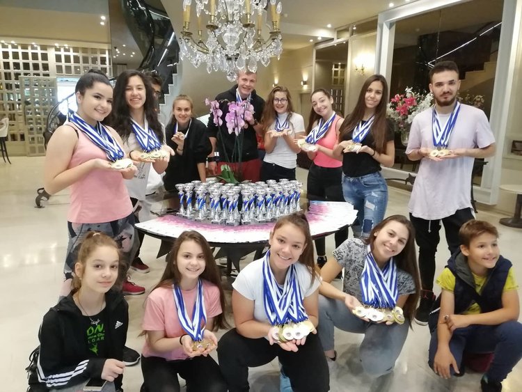 Рона се готви за спектакъла "Тя" в Димитровград след успех в Солун