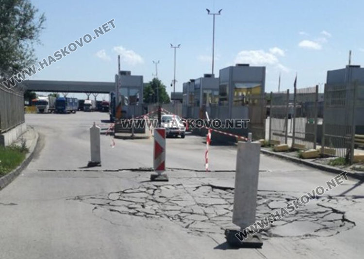 ТИР с 15 т. бонбони проби резервоар в дупка на пункта Капитан Андреево /видео/