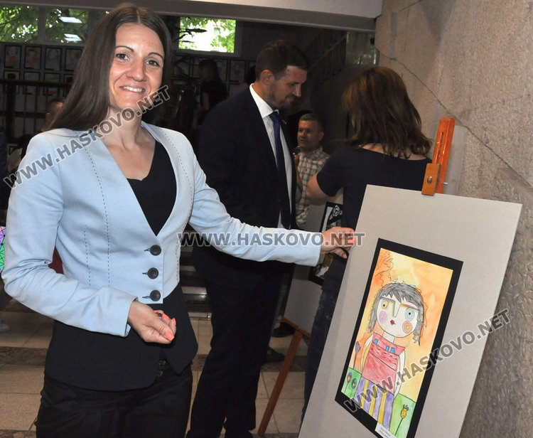 Градината по изкуствата с красива изложба за подпомагане на Детското отделение в болницата