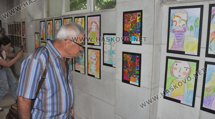 Градината по изкуствата с красива изложба за подпомагане на Детското отделение в болницата