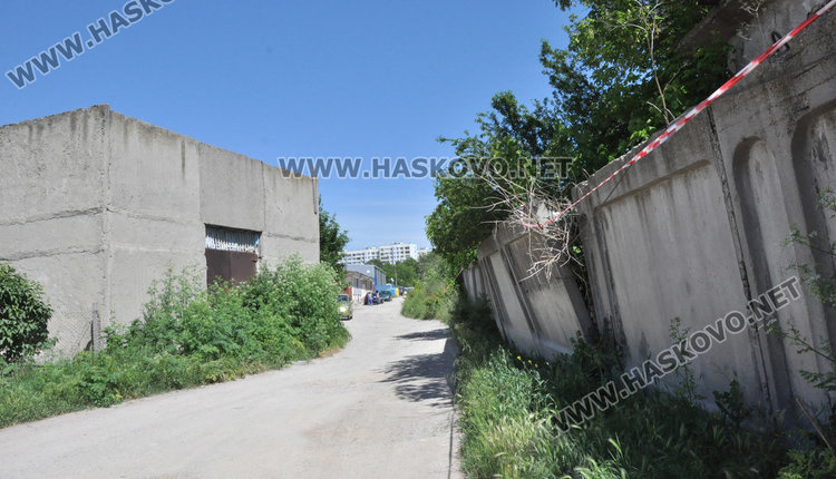 Хасковлии: Оградата на бившата казарма дебне още жертви