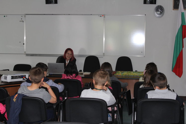 РИОСВ – Смолян отбеляза Световния ден на пчелите с беседа с ученици