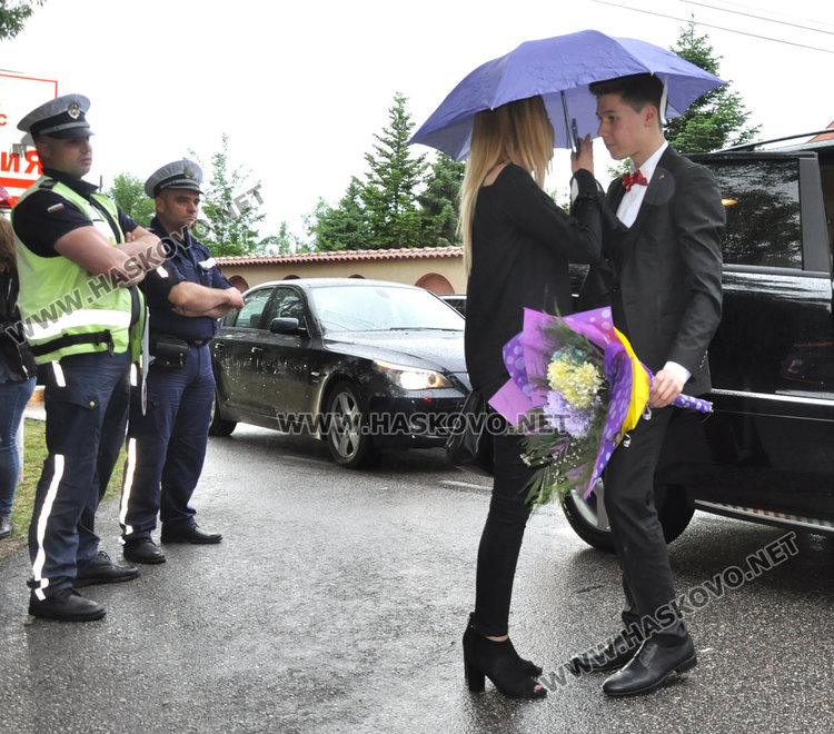 Царската гимназия даде старт на сезона на баловете в Хасково