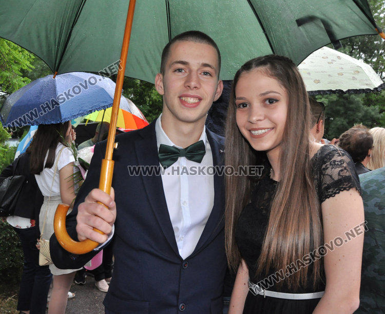 Царската гимназия даде старт на сезона на баловете в Хасково