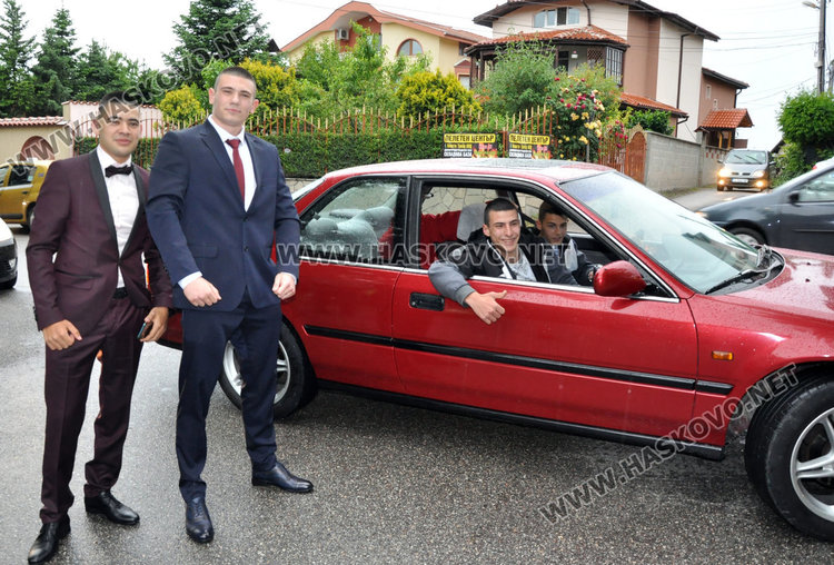 Царската гимназия даде старт на сезона на баловете в Хасково