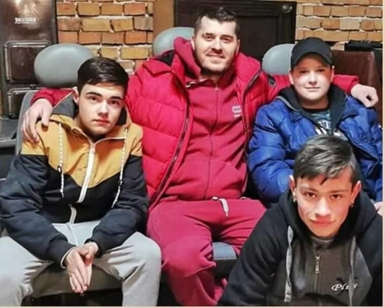 Младежи от Първомай помагат на абитуриенти в неравностойно положение