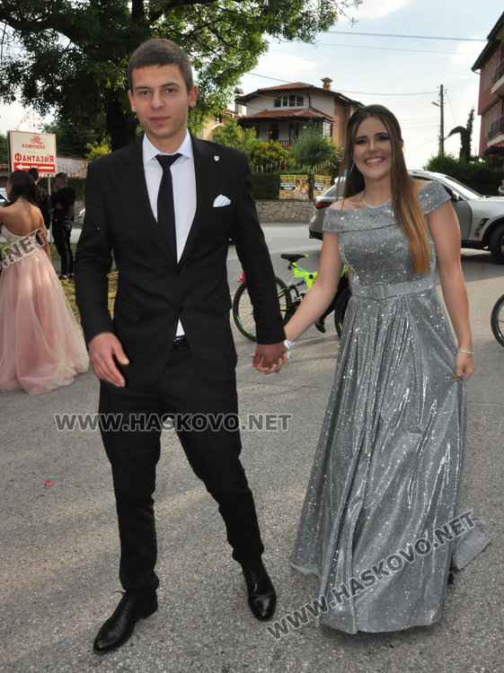 Стил и красота показаха абитуриентите от Езиковата гимназия в Хасково