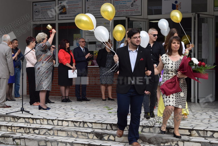 Силен випуск изпрати Езиковата гимназия, очаква още амбициозни последователи