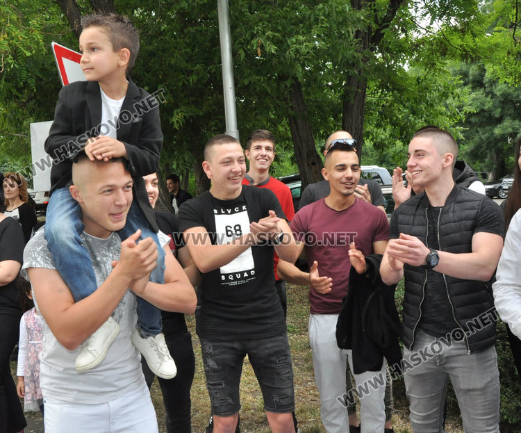 Стил и красота показаха абитуриентите от Езиковата гимназия в Хасково