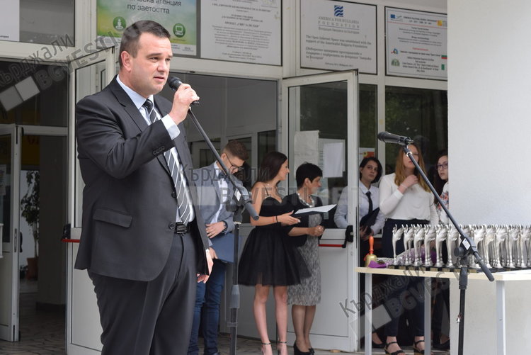 Силен випуск изпрати Езиковата гимназия, очаква още амбициозни последователи