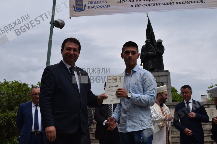 Ротари клуб Кърджали награди 7 изявени ученици за 24 май 2019 г.