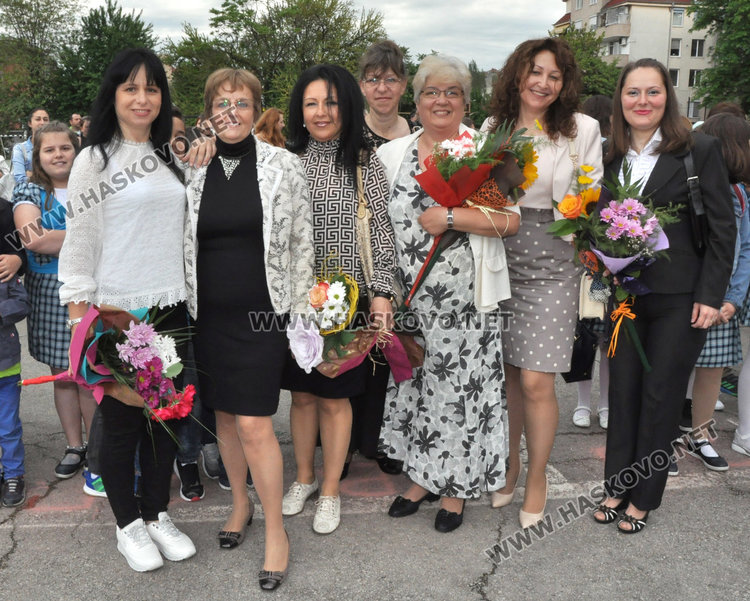 Двама "Ученици на годината" в „Христо Смирненски” получиха  плакети  за 24 май