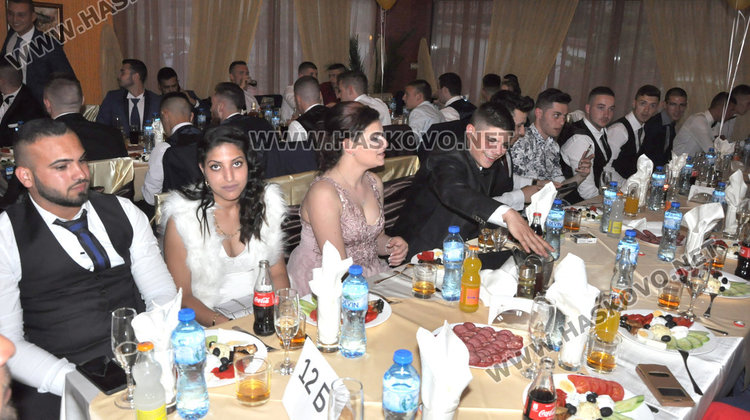 Черно и бяло е дрескодът на бала на Механото