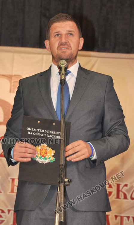 Празнично шествие за 24 май в Хасково, отличиха изявени ученици и учители 