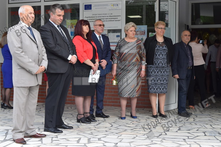 Силен випуск изпрати Езиковата гимназия, очаква още амбициозни последователи