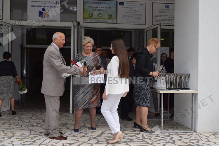 Силен випуск изпрати Езиковата гимназия, очаква още амбициозни последователи