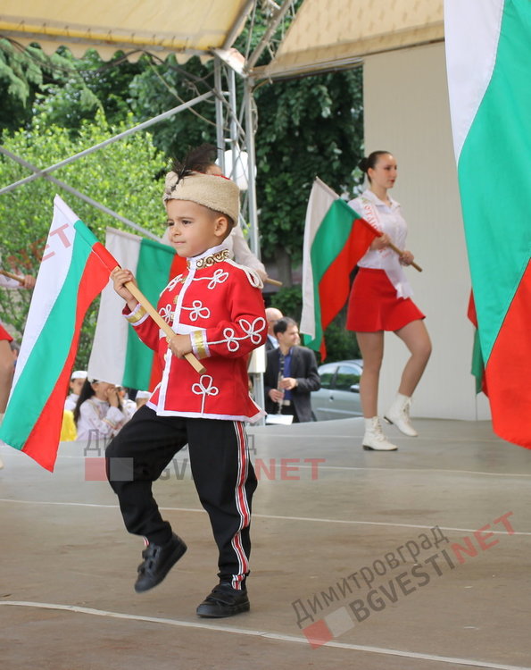 Празнично шествие за 24-ти май в Димитровград