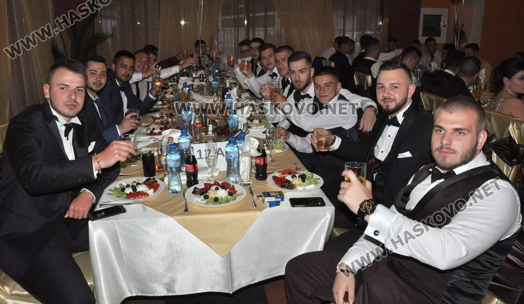 Черно и бяло е дрескодът на бала на Механото