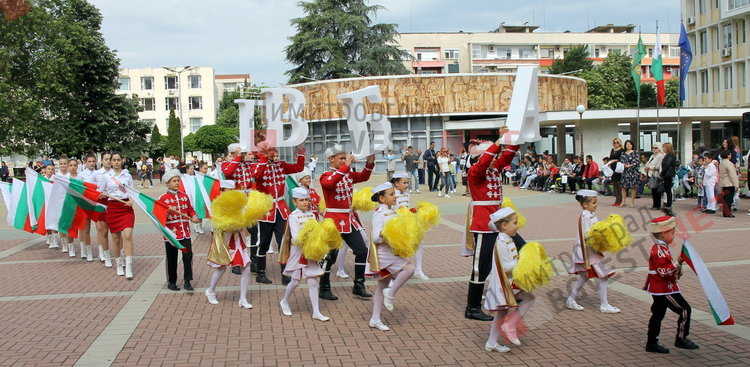 Празнично шествие за 24-ти май в Димитровград