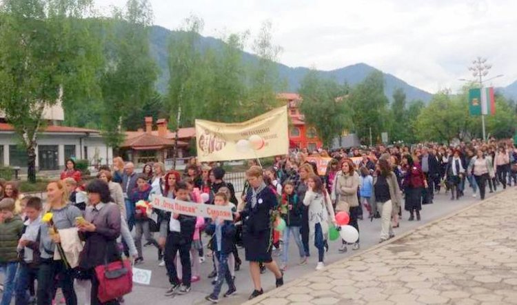 С шествие, награди и празнична програма Смолян чества 24 май 