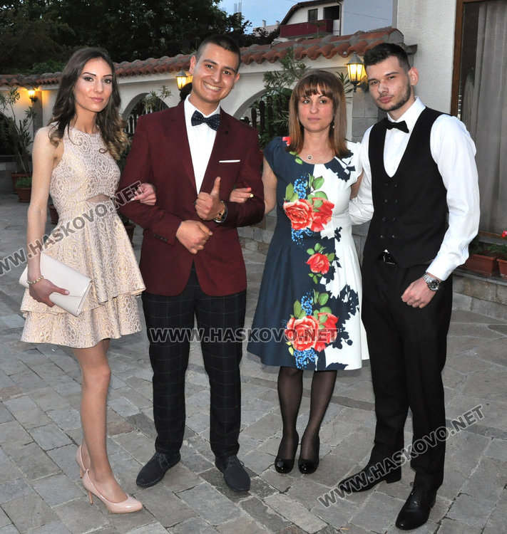 Черно и бяло е дрескодът на бала на Механото