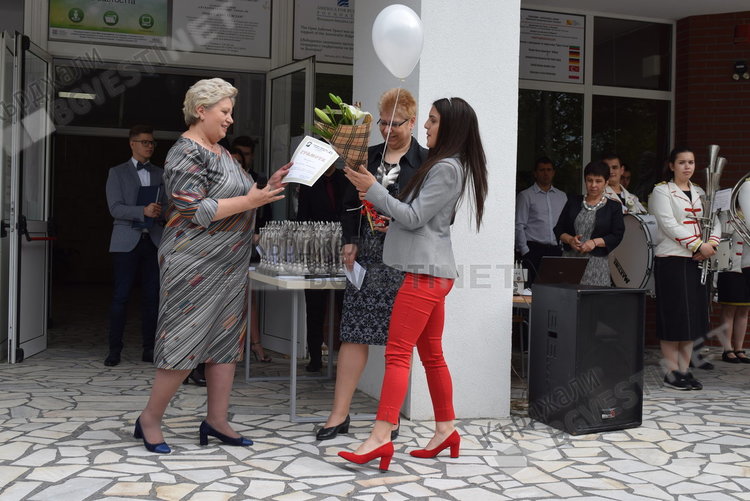 Силен випуск изпрати Езиковата гимназия, очаква още амбициозни последователи