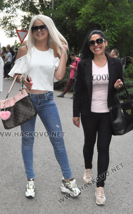 Стил и красота показаха абитуриентите от Езиковата гимназия в Хасково