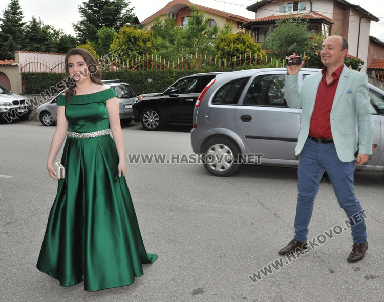 Стил и красота показаха абитуриентите от Езиковата гимназия в Хасково