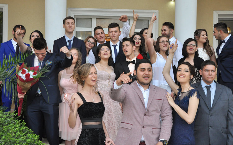 Абитуриентите на „Васил Левски” за последно заедно като клас