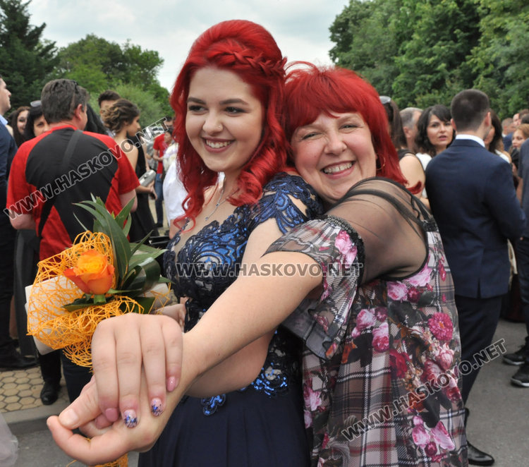 Стил и красота показаха абитуриентите от Езиковата гимназия в Хасково