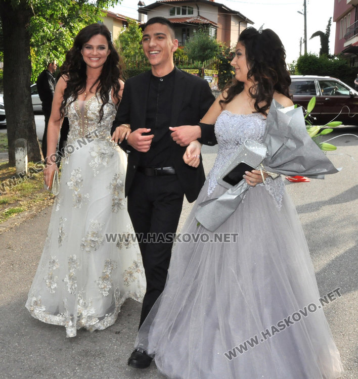 Стил и красота показаха абитуриентите от Езиковата гимназия в Хасково