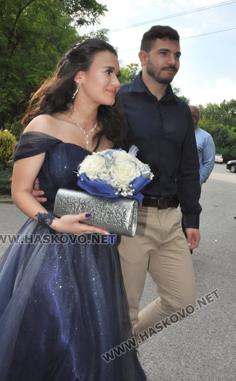 Стил и красота показаха абитуриентите от Езиковата гимназия в Хасково