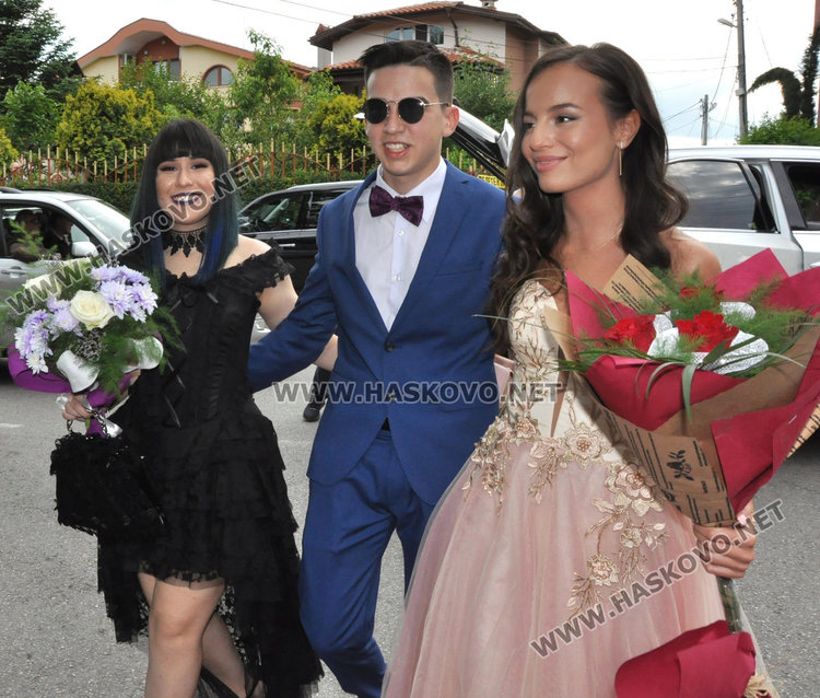 Стил и красота показаха абитуриентите от Езиковата гимназия в Хасково