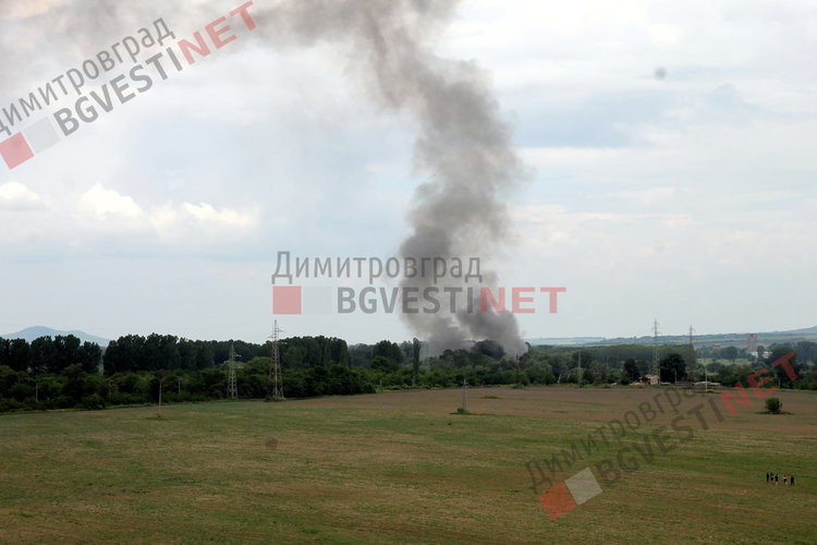 Пожар избухна до железния мост в Димитровград