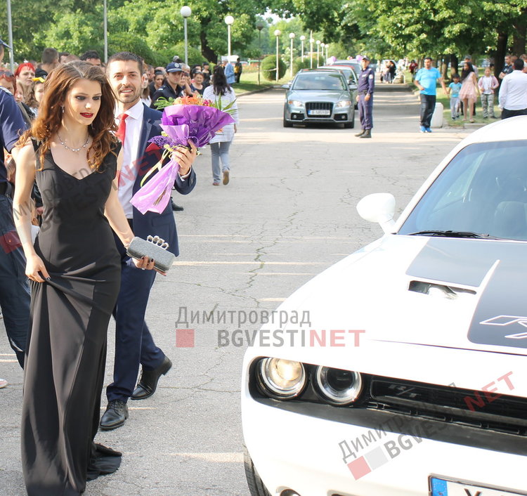 СУ "Любен Каравелов" изпрати своя випуск'2019