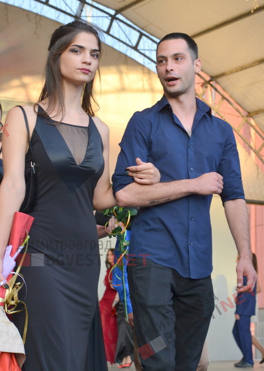 54 абитуриенти от Езиковата гимназия в Димитровград минаха по червения килим