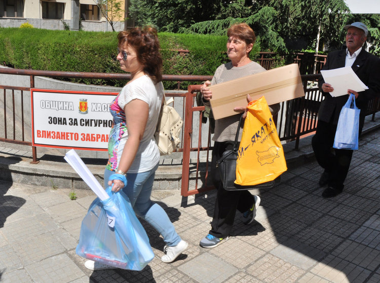 153 СИК получават изборни книжа и материали за Евровота в Хасково