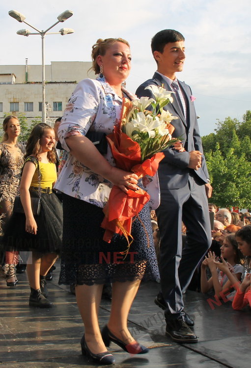 СУ "Любен Каравелов" изпрати своя випуск'2019