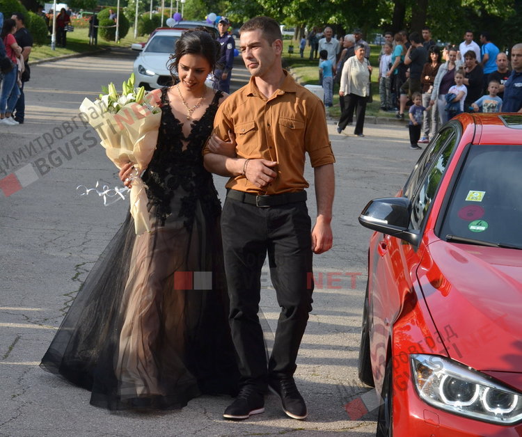 СУ "Любен Каравелов" изпрати своя випуск'2019