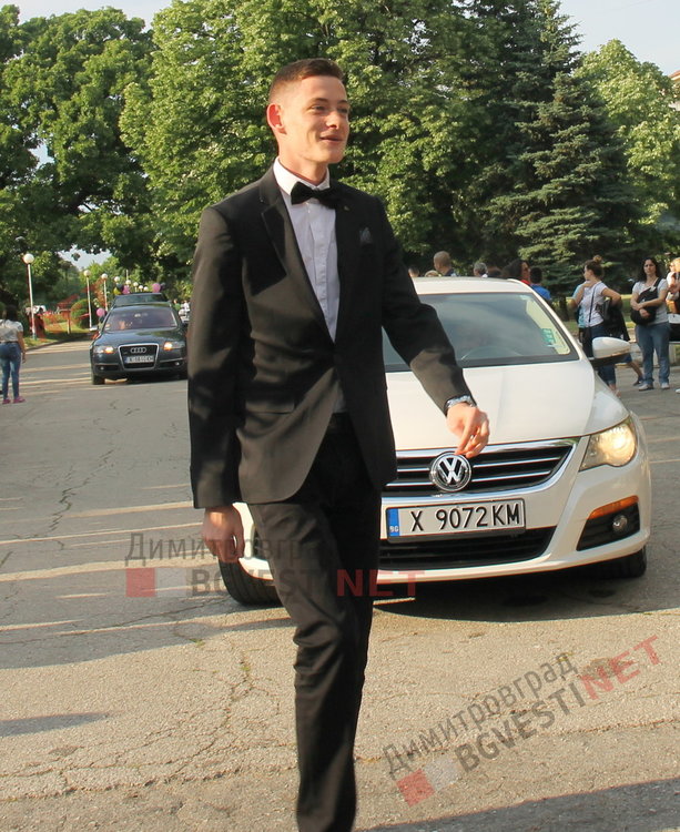 СУ "Любен Каравелов" изпрати своя випуск'2019