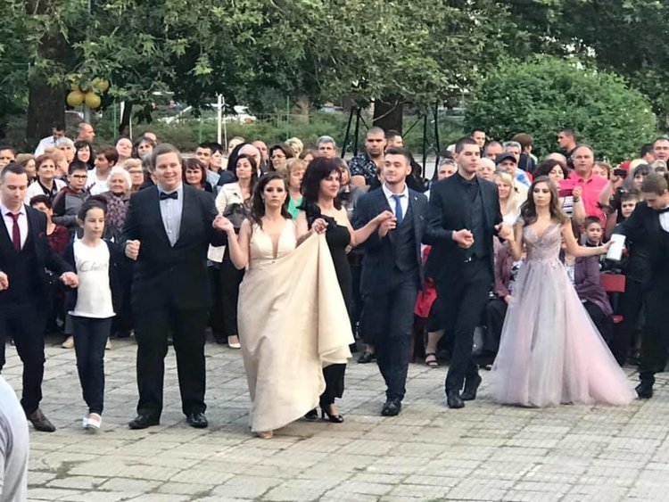 Випуск 2019 г. в Първомай - млади, умни, красиви и дръзновени