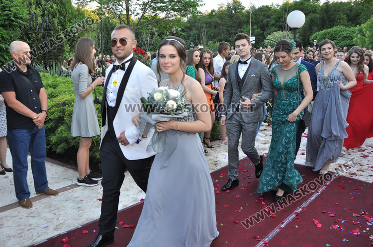 Математическата посрещна абитуриенти топ  от автобуса